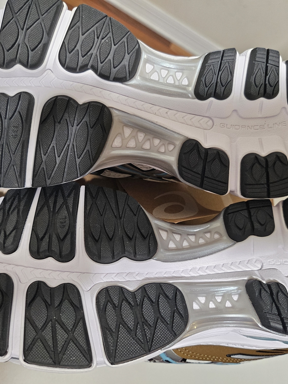 NWT ASICS x KITH Women's Sneakers in White Size Womens 7.5, 9/Mens 6, 7.5 - Picture 3 of 12